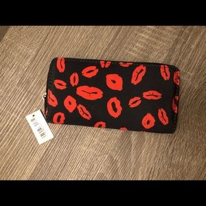 Red lips wallet